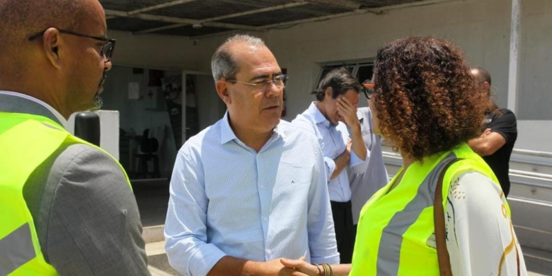 Mano Medeiros cumpre agenda ao lado da ministra Luciana Santos